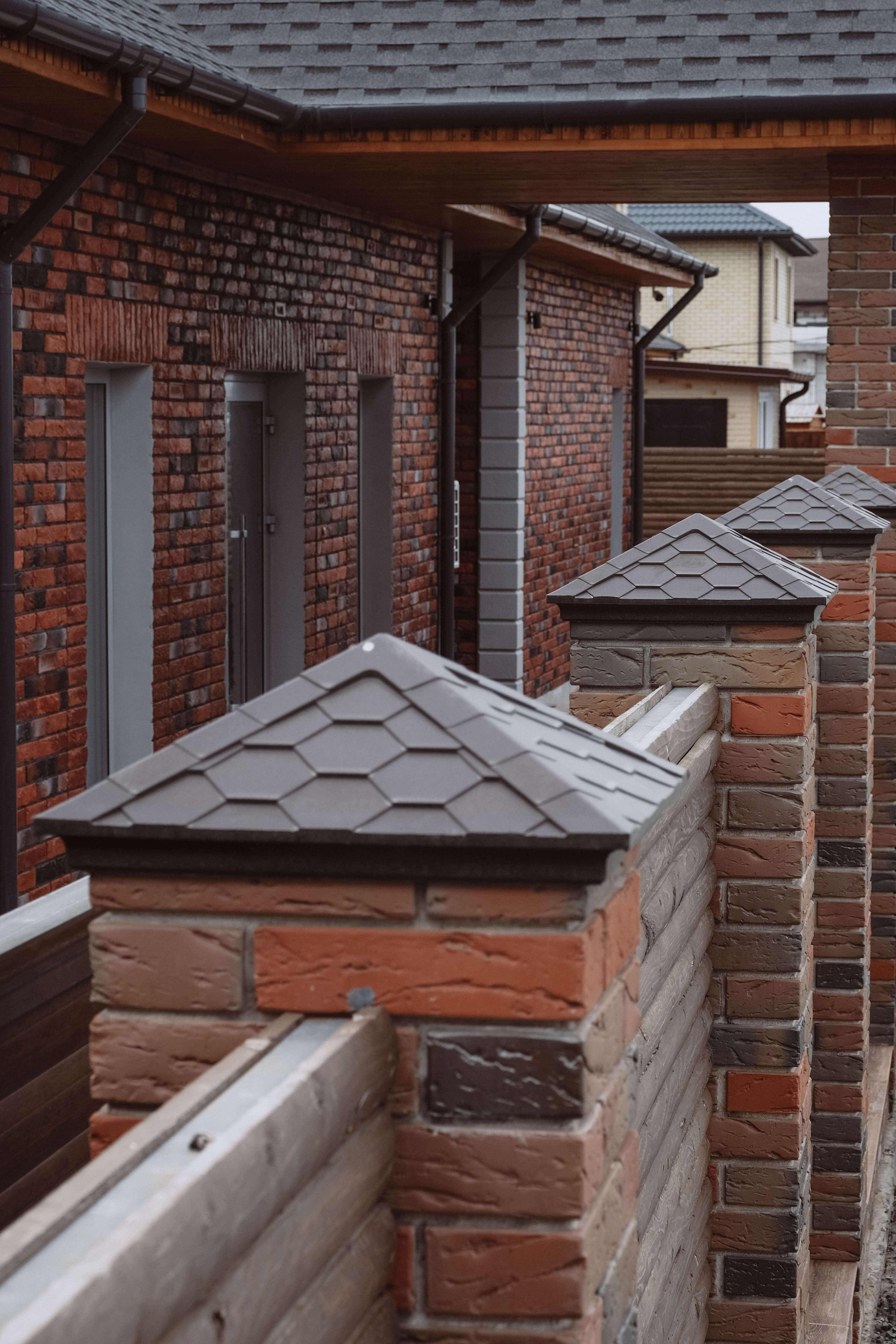 Колпак Zking Эверест Коричневый на столб 1.5х1.5 кирпича (390х390мм) в Раменском фото